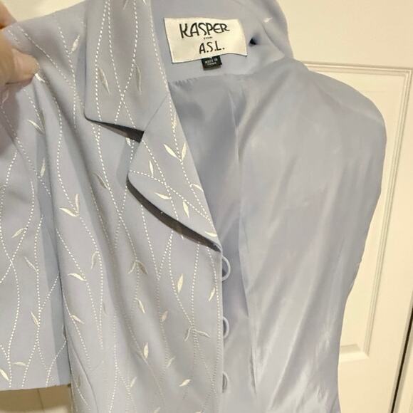 VTG Kasper ASL shirt suit, size 4. Beautiful pastel blue, tailored, embroidered - Picture 8 of 8